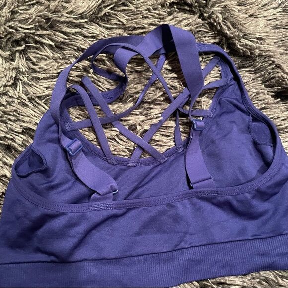 VICTORIA SPORT Strappy-front Seamless Sport Bra - Picture 4 of 5